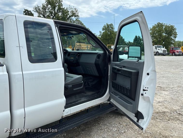 image for item DZ4613 2015 Ford  F250 Super Duty XL Ext. Cab pickup truck