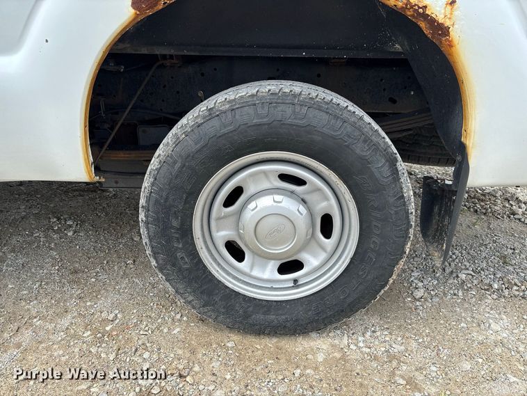 image for item DZ4613 2015 Ford  F250 Super Duty XL Ext. Cab pickup truck