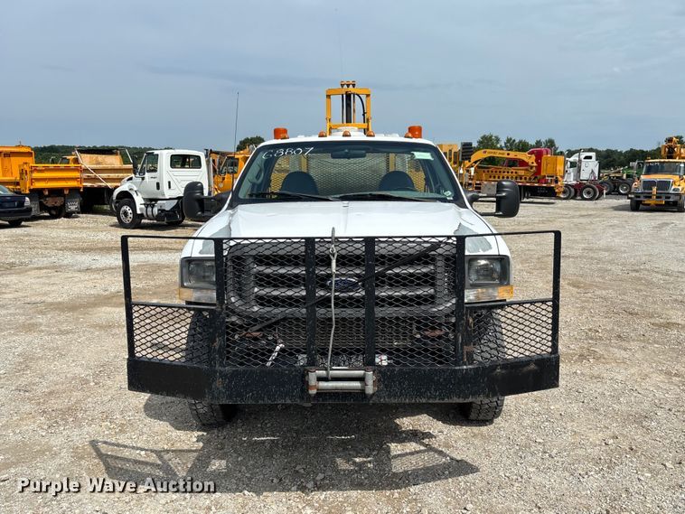 image for item DZ4614 2002 Ford  F550 Super Duty XL drilling rig truck