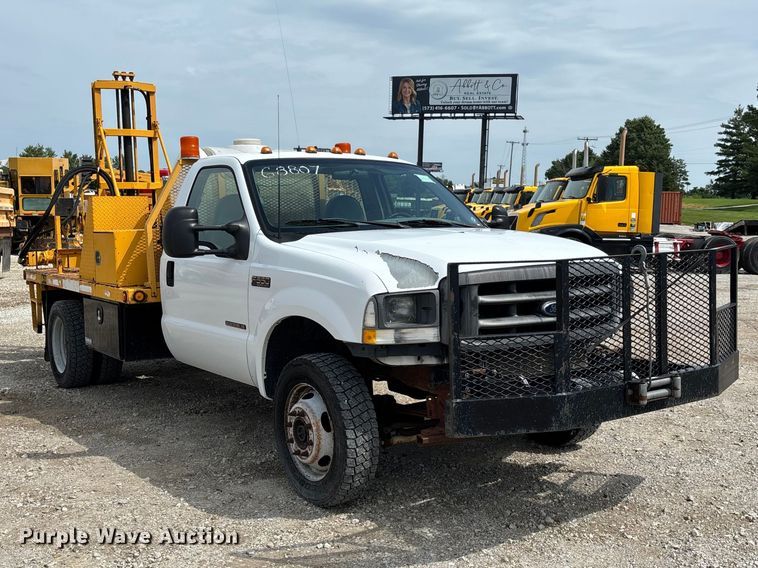 image for item DZ4614 2002 Ford  F550 Super Duty XL drilling rig truck