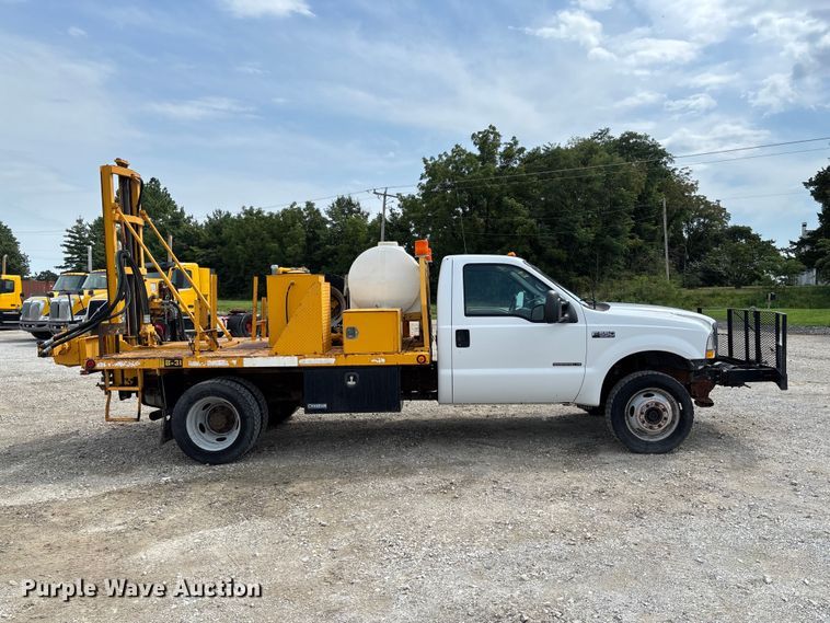 image for item DZ4614 2002 Ford  F550 Super Duty XL drilling rig truck