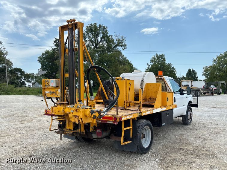 image for item DZ4614 2002 Ford  F550 Super Duty XL drilling rig truck