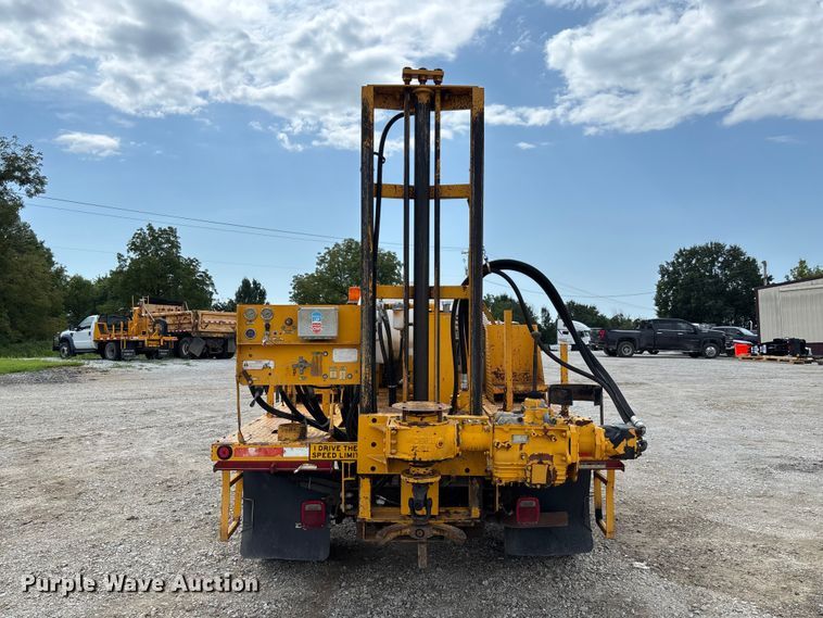 image for item DZ4614 2002 Ford  F550 Super Duty XL drilling rig truck