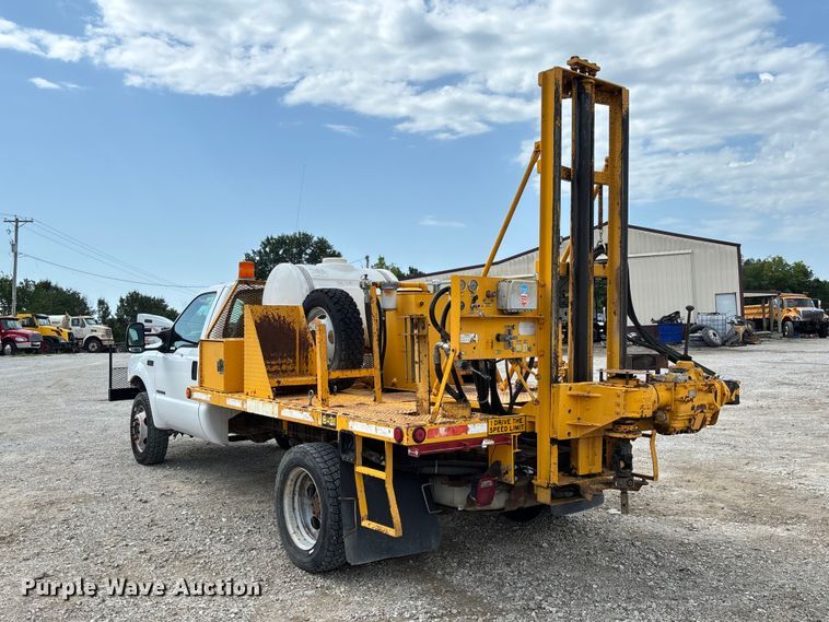 image for item DZ4614 2002 Ford  F550 Super Duty XL drilling rig truck