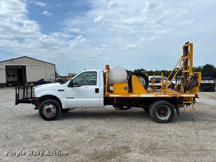 image for item DZ4614 2002 Ford  F550 Super Duty XL drilling rig truck