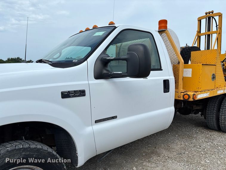 image for item DZ4614 2002 Ford  F550 Super Duty XL drilling rig truck