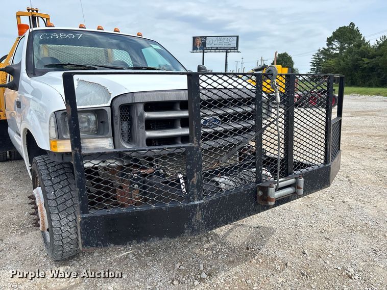 image for item DZ4614 2002 Ford  F550 Super Duty XL drilling rig truck