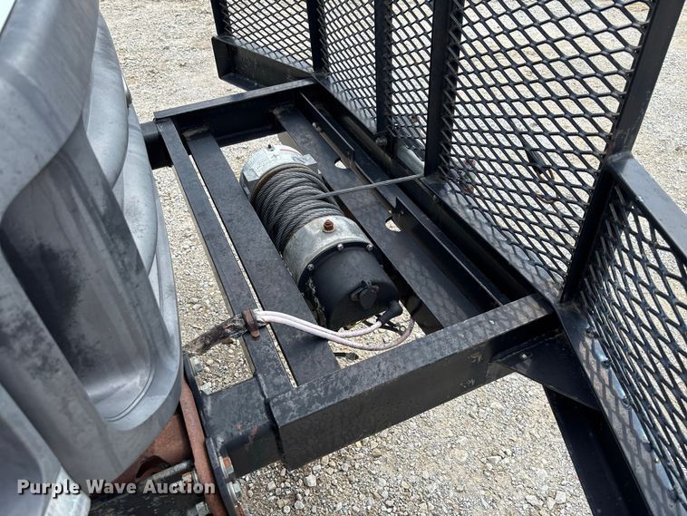 image for item DZ4614 2002 Ford  F550 Super Duty XL drilling rig truck