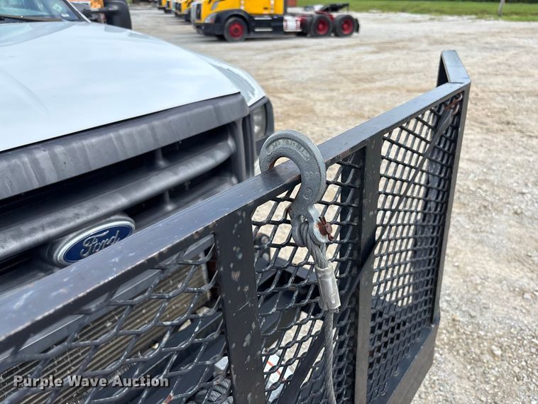 image for item DZ4614 2002 Ford  F550 Super Duty XL drilling rig truck