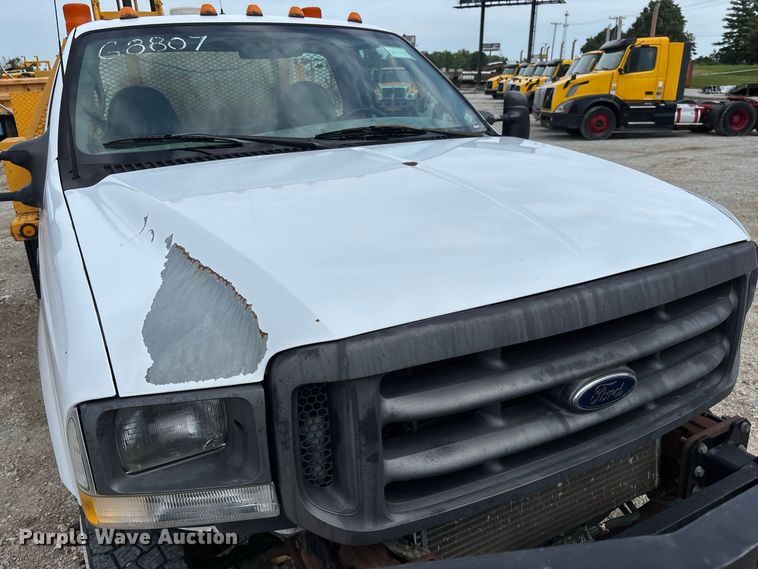 image for item DZ4614 2002 Ford  F550 Super Duty XL drilling rig truck