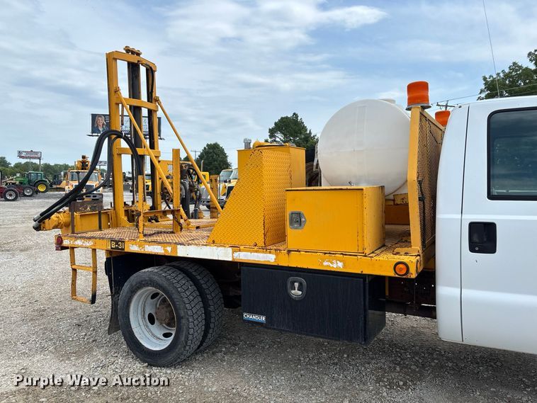 image for item DZ4614 2002 Ford  F550 Super Duty XL drilling rig truck