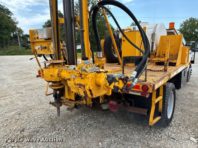 image for item DZ4614 2002 Ford  F550 Super Duty XL drilling rig truck