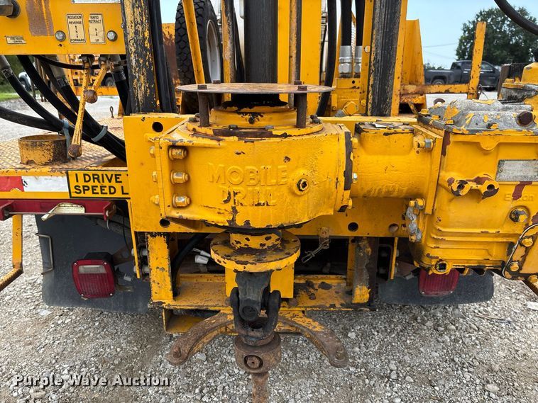 image for item DZ4614 2002 Ford  F550 Super Duty XL drilling rig truck