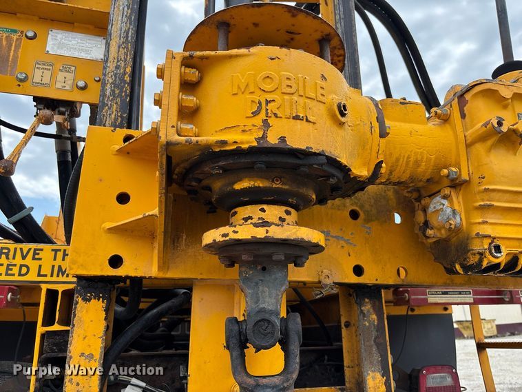 image for item DZ4614 2002 Ford  F550 Super Duty XL drilling rig truck