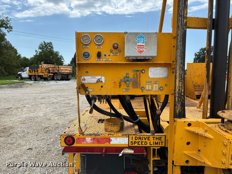 image for item DZ4614 2002 Ford  F550 Super Duty XL drilling rig truck