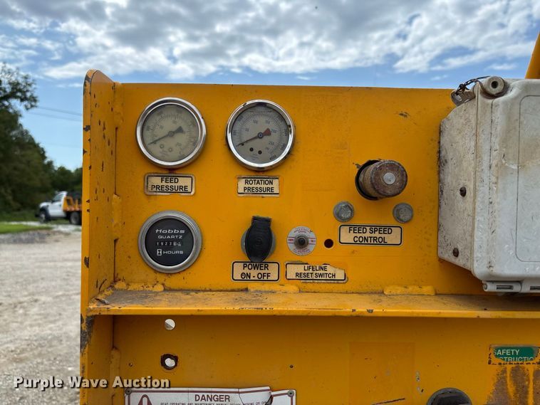 image for item DZ4614 2002 Ford  F550 Super Duty XL drilling rig truck