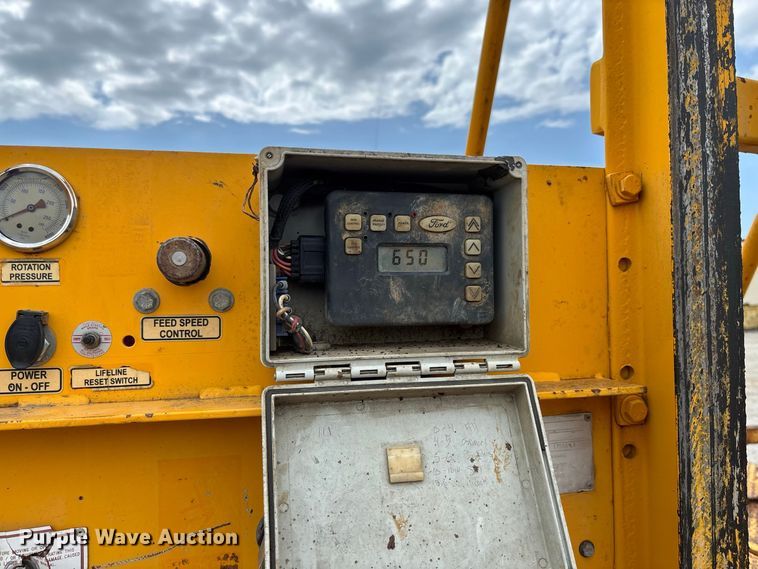 image for item DZ4614 2002 Ford  F550 Super Duty XL drilling rig truck