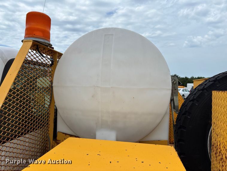 image for item DZ4614 2002 Ford  F550 Super Duty XL drilling rig truck