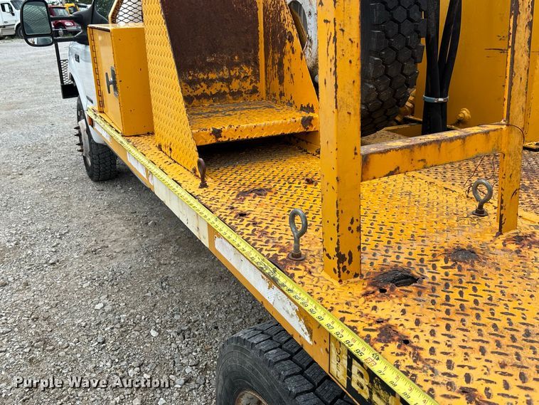 image for item DZ4614 2002 Ford  F550 Super Duty XL drilling rig truck