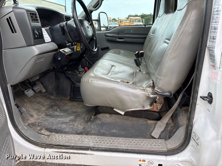 image for item DZ4614 2002 Ford  F550 Super Duty XL drilling rig truck