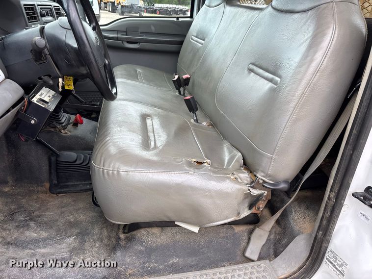 image for item DZ4614 2002 Ford  F550 Super Duty XL drilling rig truck