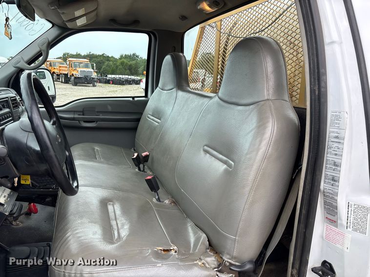 image for item DZ4614 2002 Ford  F550 Super Duty XL drilling rig truck