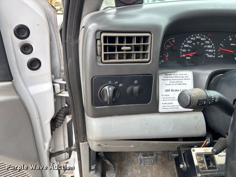 image for item DZ4614 2002 Ford  F550 Super Duty XL drilling rig truck