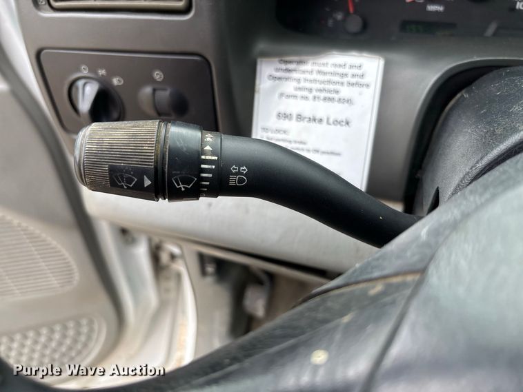 image for item DZ4614 2002 Ford  F550 Super Duty XL drilling rig truck