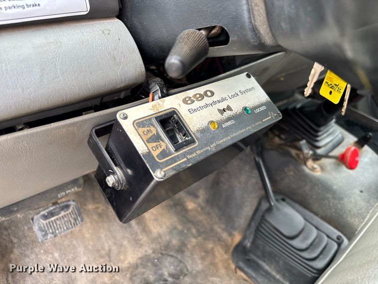 image for item DZ4614 2002 Ford  F550 Super Duty XL drilling rig truck