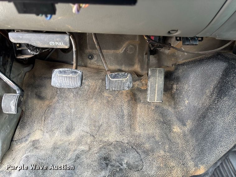 image for item DZ4614 2002 Ford  F550 Super Duty XL drilling rig truck