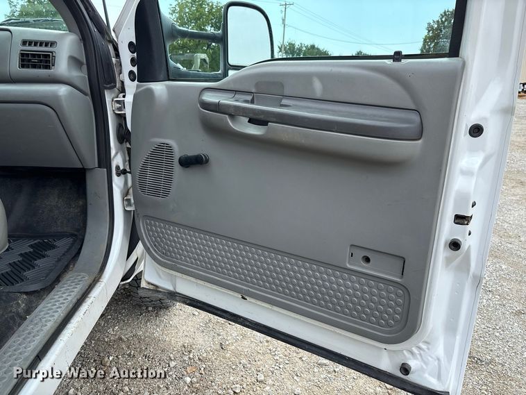 image for item DZ4614 2002 Ford  F550 Super Duty XL drilling rig truck