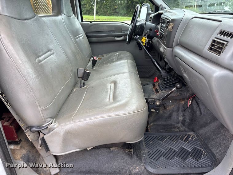 image for item DZ4614 2002 Ford  F550 Super Duty XL drilling rig truck