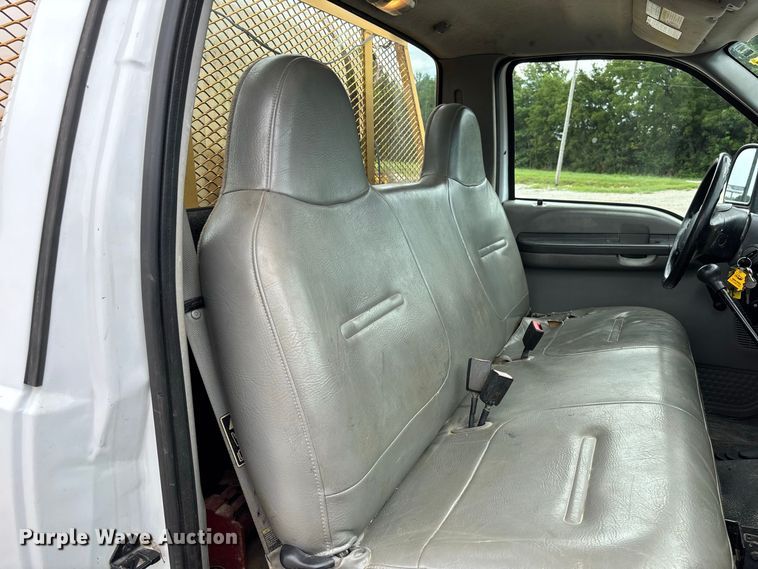 image for item DZ4614 2002 Ford  F550 Super Duty XL drilling rig truck