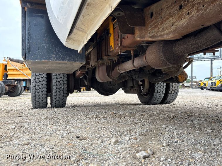 image for item DZ4614 2002 Ford  F550 Super Duty XL drilling rig truck