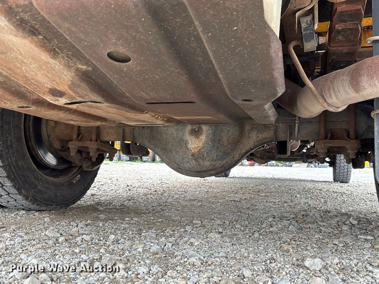 image for item DZ4614 2002 Ford  F550 Super Duty XL drilling rig truck