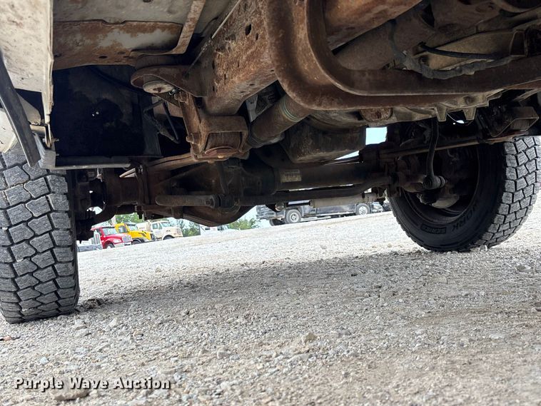 image for item DZ4614 2002 Ford  F550 Super Duty XL drilling rig truck