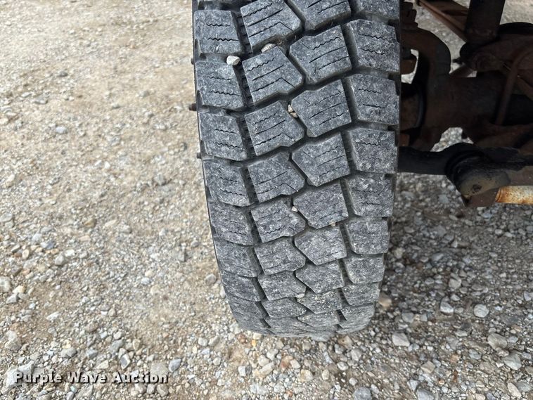 image for item DZ4614 2002 Ford  F550 Super Duty XL drilling rig truck