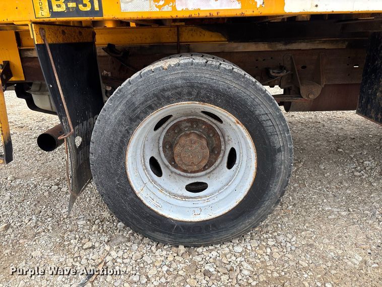 image for item DZ4614 2002 Ford  F550 Super Duty XL drilling rig truck