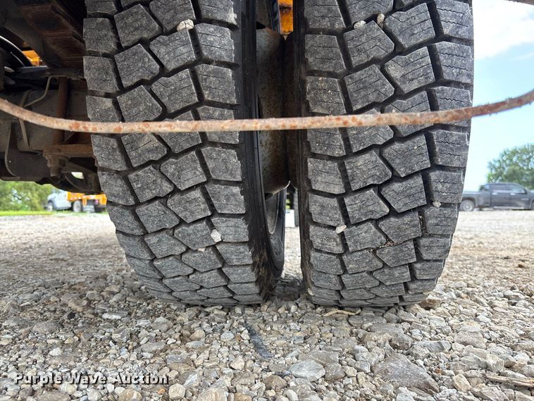 image for item DZ4614 2002 Ford  F550 Super Duty XL drilling rig truck