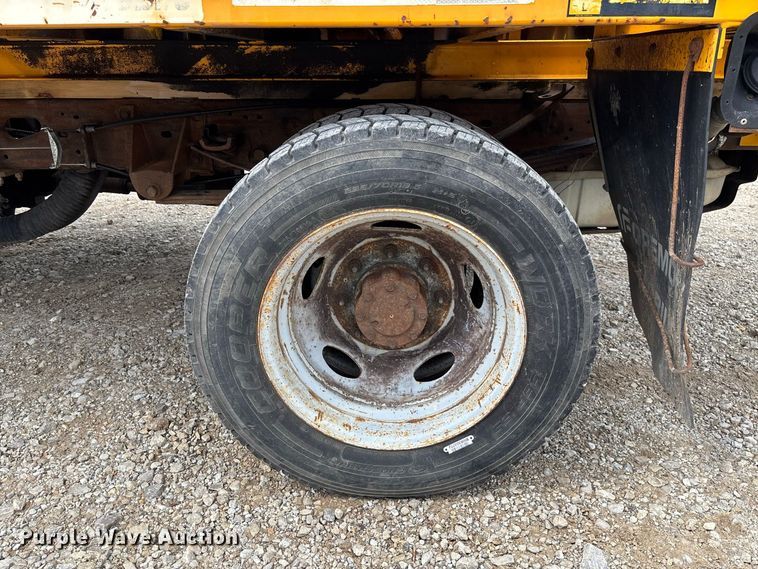 image for item DZ4614 2002 Ford  F550 Super Duty XL drilling rig truck