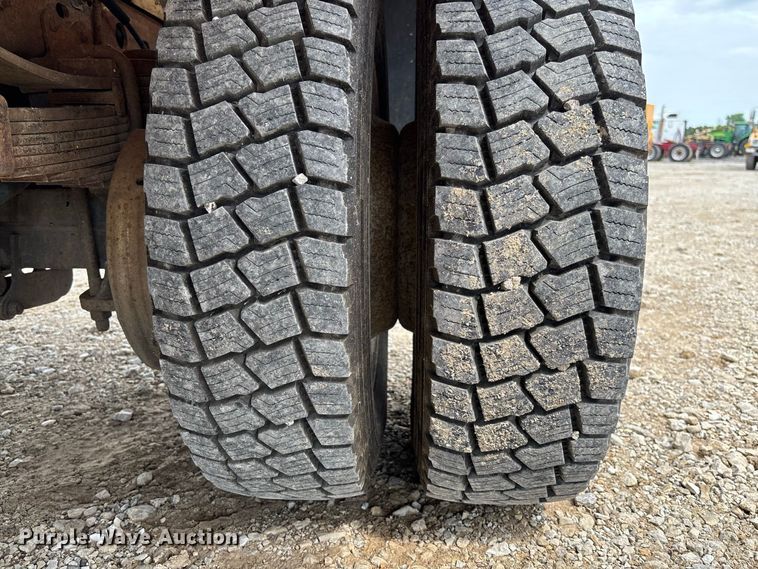 image for item DZ4614 2002 Ford  F550 Super Duty XL drilling rig truck