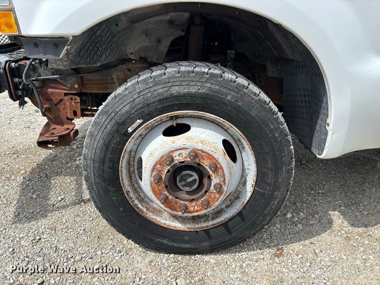 image for item DZ4614 2002 Ford  F550 Super Duty XL drilling rig truck