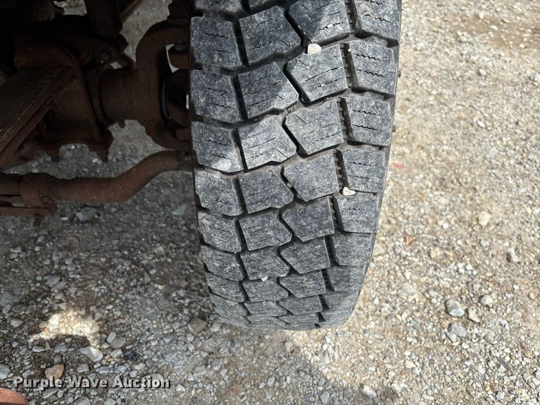 image for item DZ4614 2002 Ford  F550 Super Duty XL drilling rig truck