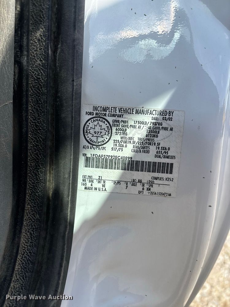 image for item DZ4614 2002 Ford  F550 Super Duty XL drilling rig truck