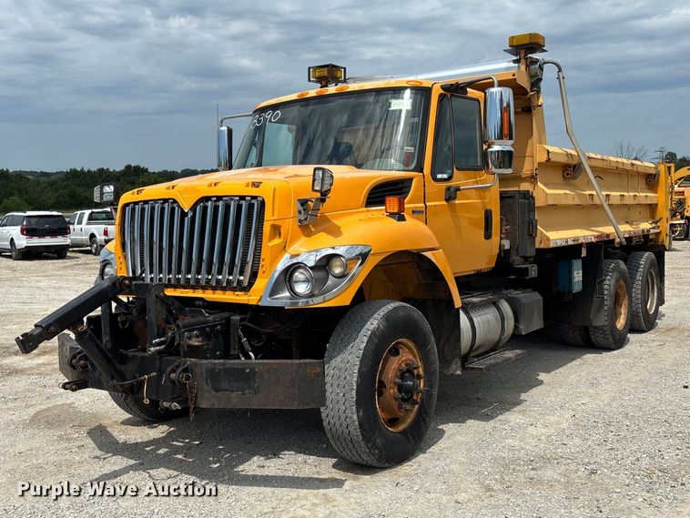2010 International 7500 dump truck