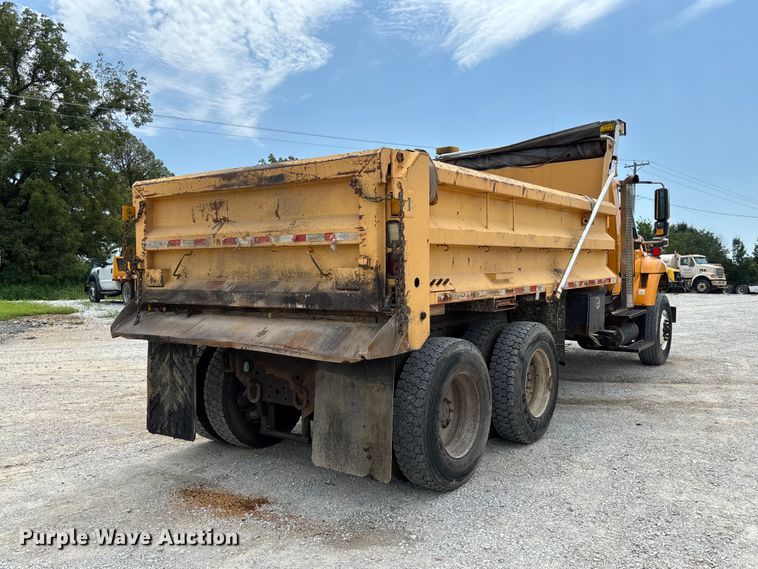 image for item DZ4615 2010 International  7500 dump truck
