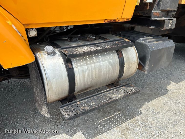 image for item DZ4615 2010 International  7500 dump truck