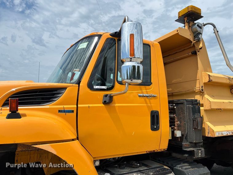 image for item DZ4615 2010 International  7500 dump truck