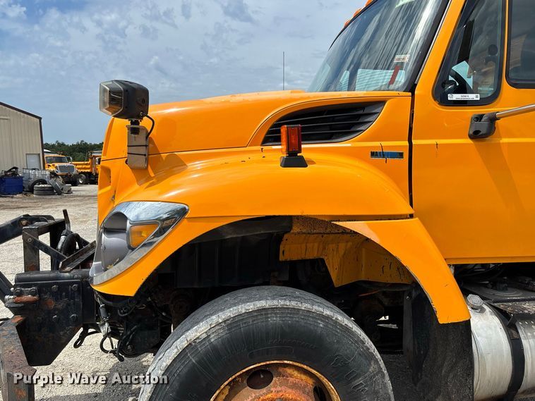 image for item DZ4615 2010 International  7500 dump truck