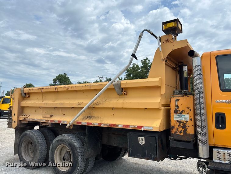 image for item DZ4615 2010 International  7500 dump truck